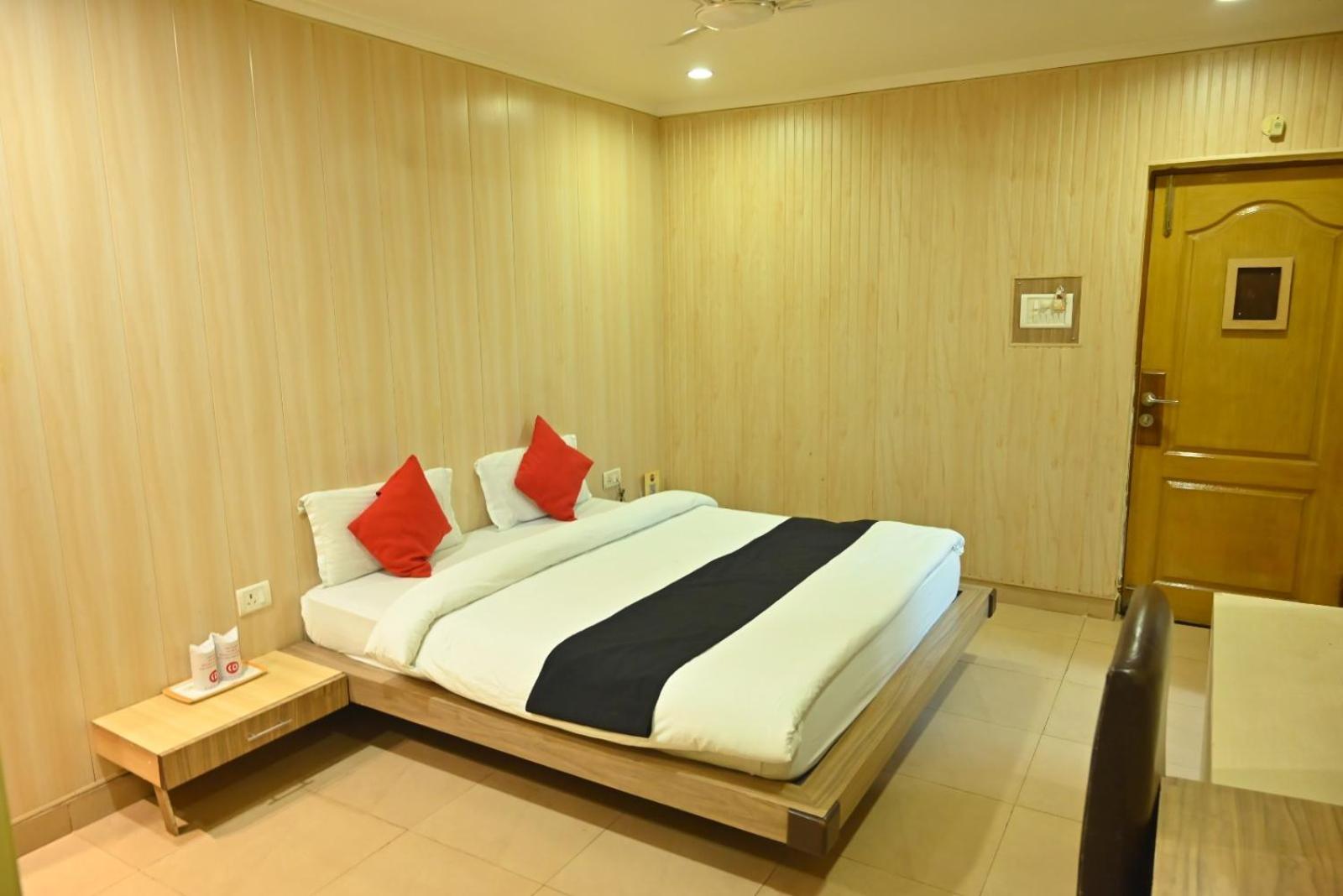 Hotel K D Palace Kanpur Exterior photo